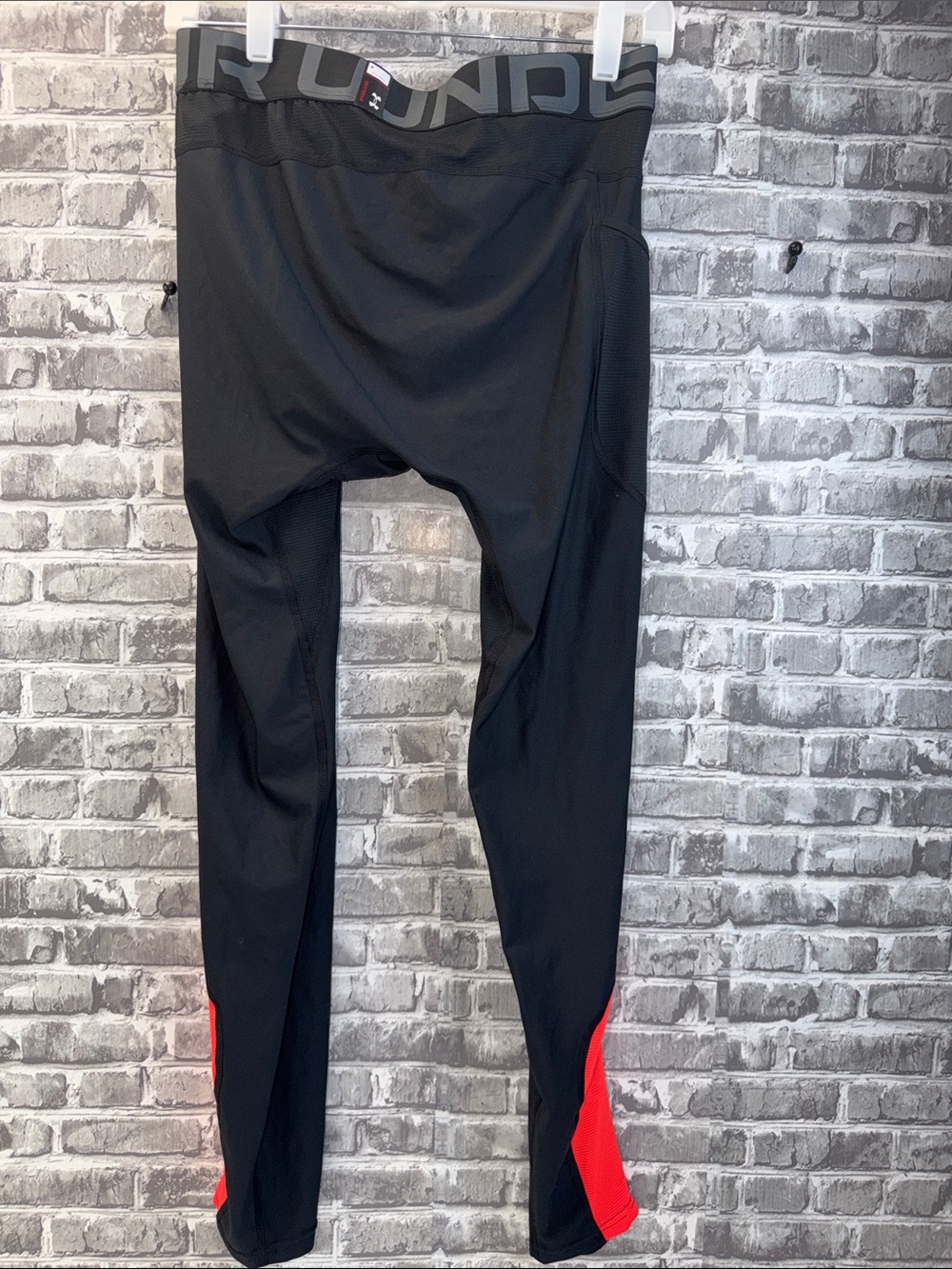 Under Armour Black Leggings with colored Lower Panels - Picture 4 of 8
